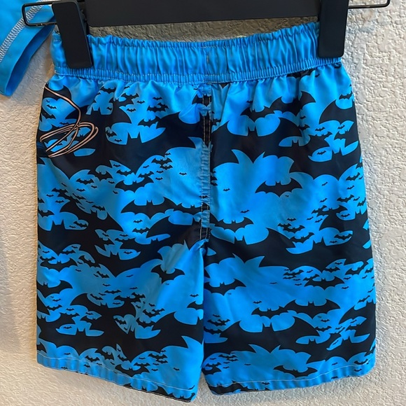 Boys swim trunks and rash guard, size 7 - Picture 5 of 6